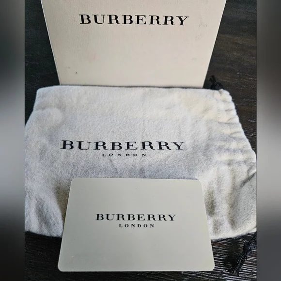 Burberry Nova Check Coin/Cardholder - Picture 6 of 10